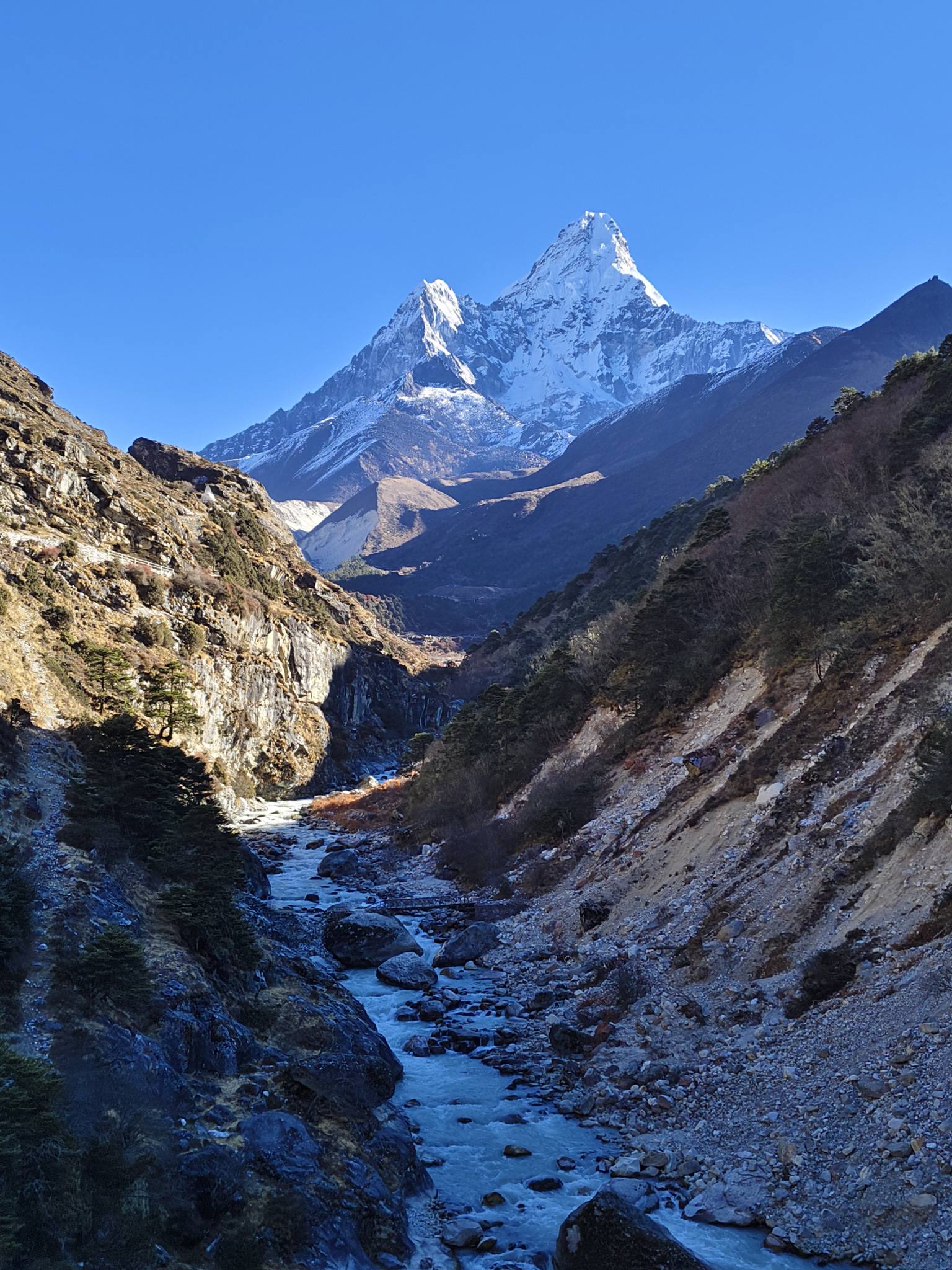 ON THE WAY TO KHUMBU TREKKING