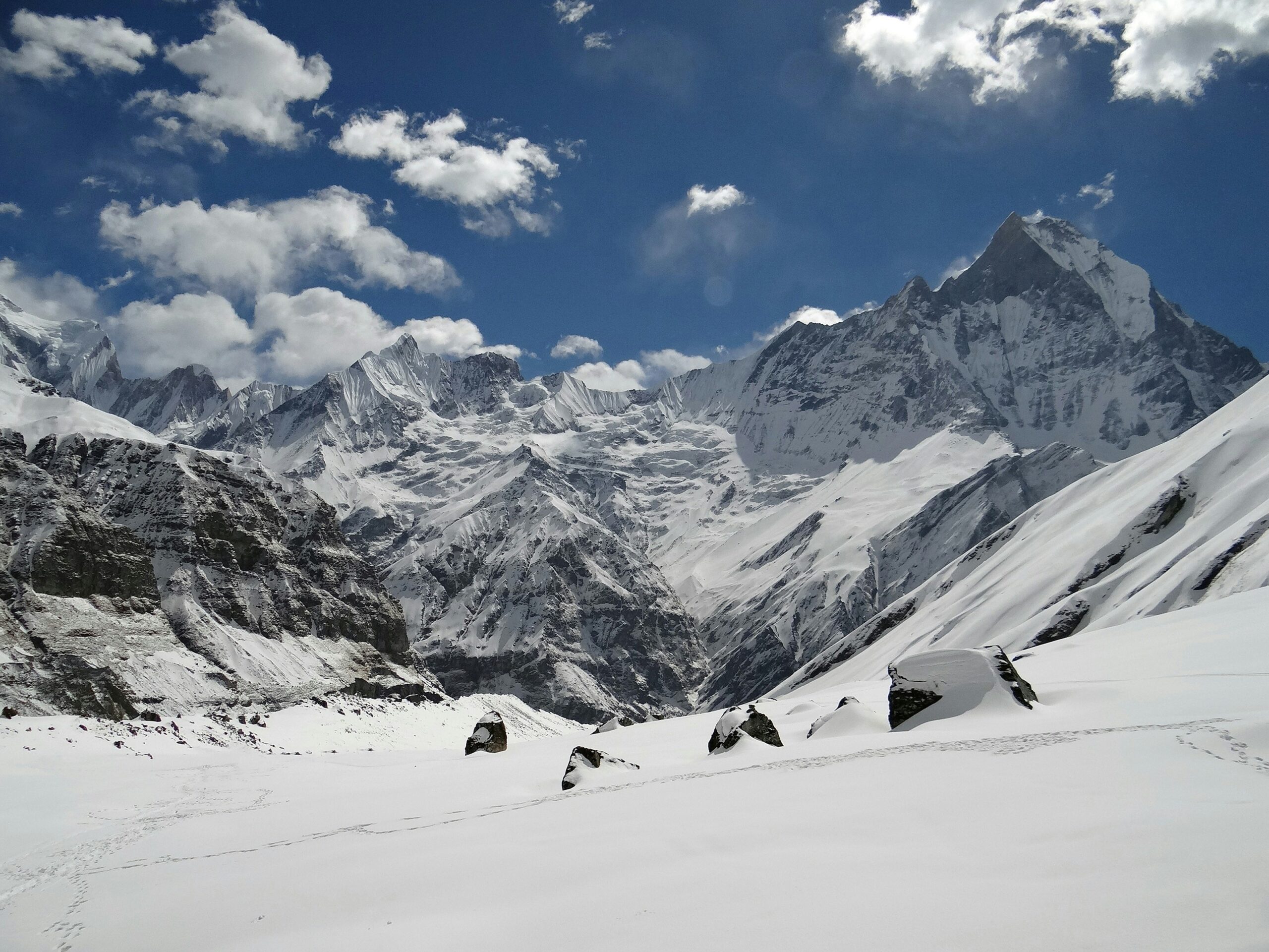annapurna-base-camp-trekking-Axbh1gx5ooU-unsplash